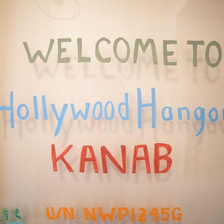 Hollywood Hangout - New West Properties คาแนบ ภายนอก รูปภาพ