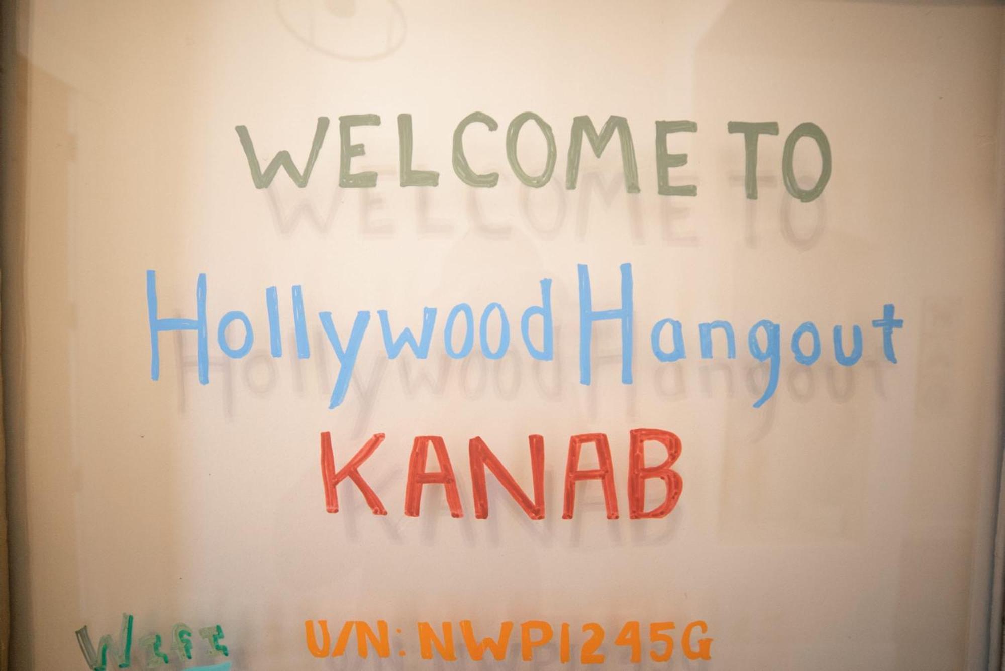 Hollywood Hangout - New West Properties คาแนบ ภายนอก รูปภาพ