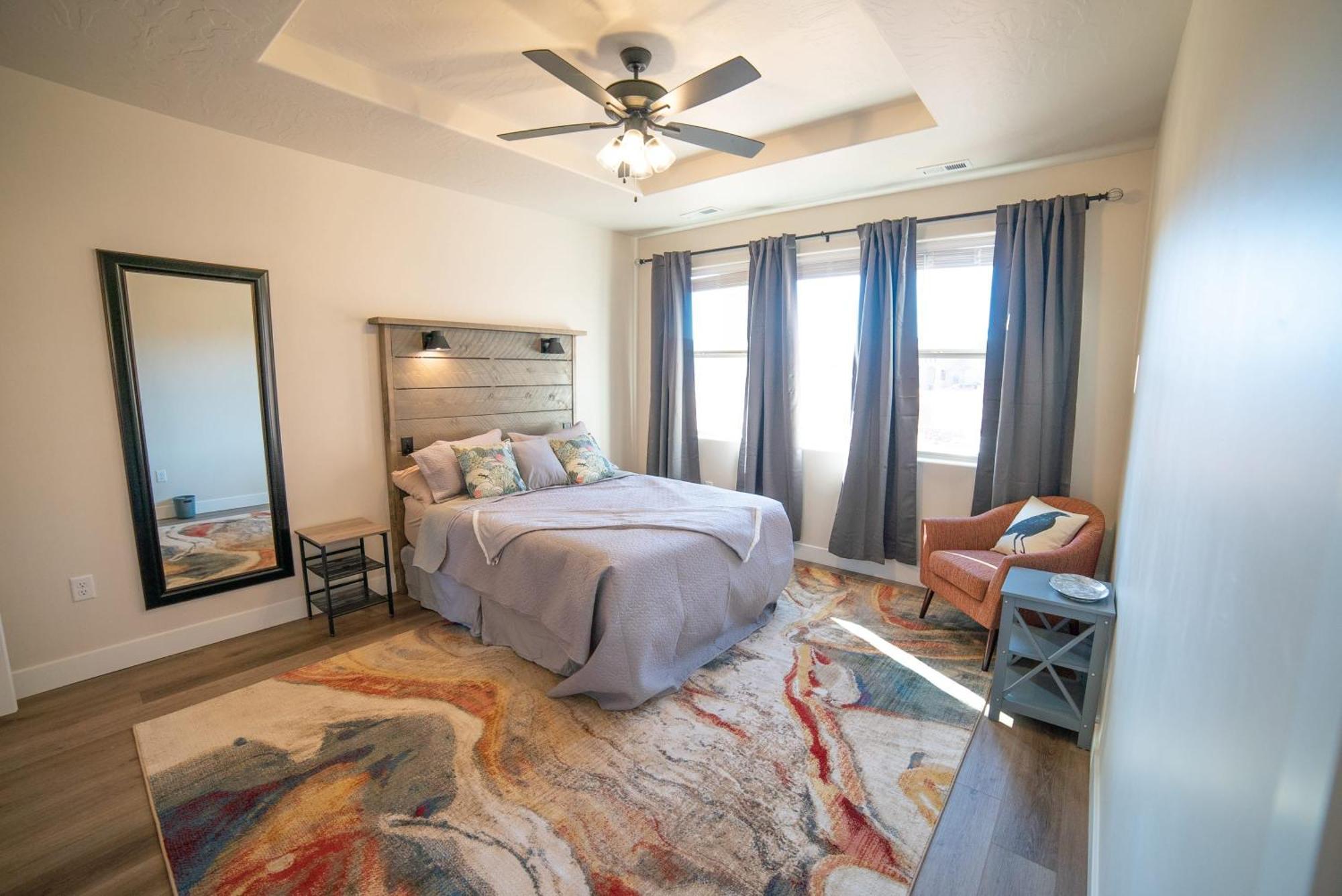 Hollywood Hangout - New West Properties คาแนบ ภายนอก รูปภาพ